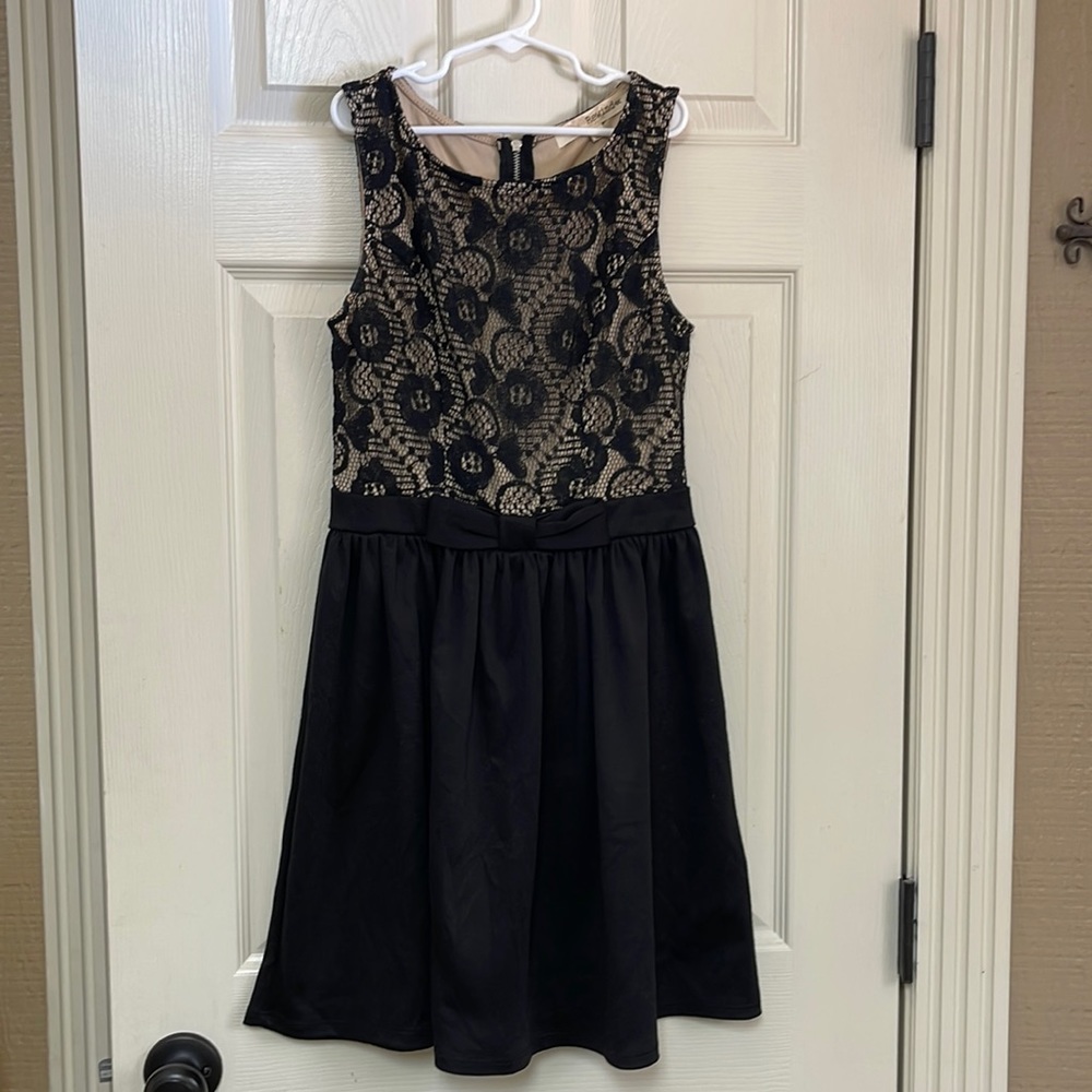 Rewind dress. Size small. I think it fits smaller.